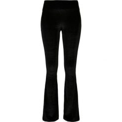 Damskie legginsy z wysoką talią Urban Classics velvet boot (GT). Czarne legginsy damskie Urban Classics, bez wzorów, z weluru. Za 142.50 zł.