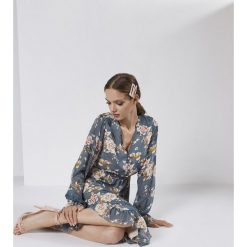 Niebieska Sukienka Misty. Niebieskie sukienki damskie Born2be, m, bez wzorów, bez kołnierzyka, bez ramiączek, midi. Za 149.99 zł.