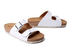 Inblu NM-39 001 biały, klapki damskie. Białe klapki damskie Inblu, na lato, bez wzorów, ze skóry, bez obcasa, na koturnie, bez zapięcia. Za 89.99 zł.