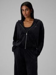 4F Bluza welurowa regular bez kaptura damska - czarna L. Czarne bluzy damskie 4F, l, bez wzorów, z weluru, klasyczne, bez ramiączek, bez kaptura. Za 169.99 zł.