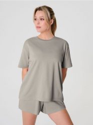 Bluza z krótkim rękawem - beżowy. Brązowe bluzy damskie Sinsay, l, bez wzorów, sportowe, bez ramiączek, bez kaptura. W wyprzedaży za 15.99 zł.