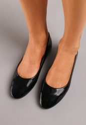 Czarne Lakierowane Balerinki ze Skórzaną Wkładką Leazire. Czarne balerinki damskie Born2be, bez wzorów, z lakierowanej skóry, eleganckie, bez obcasa, bez zapięcia. Za 39.99 zł.