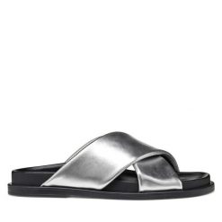 Klapki Geox. Szare klapki damskie Geox, bez wzorów, bez obcasa, bez zapięcia. Za 339.99 zł.