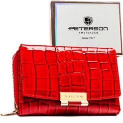 Portfel damski wykonany ze skóry ekologicznej w czerwonym kolorze z tłoczonym wzorem krokodylej skóry - Peterson. Czerwone portfele damskie Peterson, ze skóry ekologicznej. Za 99.99 zł.