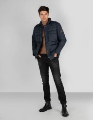 Tommy Hilfiger Kurtka "Quilted Airfield" | MW0MW14880 | Mężczyzna | Granatowy. Niebieskie kurtki męskie Tommy Hilfiger, m, bez wzorów, z poliesteru, bez kaptura. W wyprzedaży za 659.00 zł.