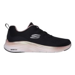 Tenisówki Skechers Model 150025s Kolor Czarny. Czarne trampki i tenisówki damskie Skechers, bez wzorów, z materiału, bez zapięcia. Za 299.99 zł.