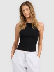 4F Top slim z prążkowanej dzianiny damski - czarny S. Czarne topy damskie 4F, l, bez wzorów, z dzianiny, bez kołnierzyka, bez ramiączek. Za 49.99 zł.