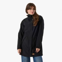 Płaszcz wiatroszczelny damski Swedemount Sarek Coat 2.0. Czarne płaszcze damskie SWEDEMOUNT, xl, bez wzorów, z materiału, bez kołnierzyka, z kapturem. Za 359.99 zł.