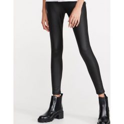 Jegginsy - Czarny. Czarne jeansy damskie Reserved, bez wzorów. Za 49.99 zł.