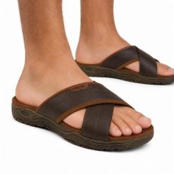 Klapki męskie Wrangler TRIPP SLIDER MEN LOW. Brązowe klapki męskie Wrangler, bez wzorów, z materiału, bez zapięcia. Za 159.00 zł.