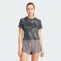 Koszulka Train Essentials AOP Flower Tie-Dye. Brązowe bluzki damskie Adidas, xl, bez wzorów, z materiału, sportowe, bez kołnierzyka, bez ramiączek. Za 159.00 zł.