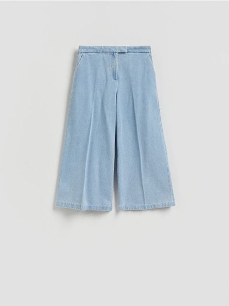 Jeansy culotte - niebieski. Niebieskie jeansy damskie Reserved, bez wzorów, z bawełny. W wyprzedaży za 69.99 zł.
