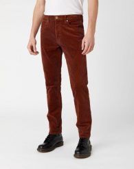 MĘSKIE SPODNIE MATERIAŁOWE WRANGLER GREENSBORO GINGER W15QA2A15 112141183. Spodnie materiałowe męskie Wrangler, bez wzorów, z materiału. Za 209.99 zł.