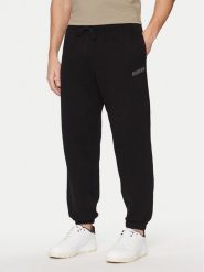 Guess Spodnie dresowe Z4YB00 KAIJ1 Czarny Relaxed Fit. Czarne spodnie sportowe męskie Guess, m, z aplikacjami, z bawełny. Za 169.99 zł.