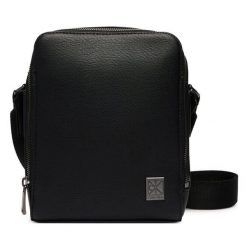 Saszetka Calvin Klein. Czarne torby na ramię męskie Calvin Klein, małe. Za 369.99 zł.