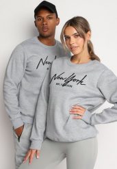 Szara Bluza z Dodatkiem Bawełny z Haftowanym Napisem Wykończona Polarem Feladela. Szare bluzy męskie Born2be, m, bez wzorów, z bawełny, bez ramiączek, bez kaptura. Za 29.99 zł.