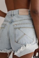 Szorty jeansowe z wysokim stanem w kolorze niebieskim - VANITY BLUE DENIM-S. Niebieskie szorty damskie Marsala, bez wzorów, z denimu, casualowe, z podwyższonym stanem. Za 349.90 zł.