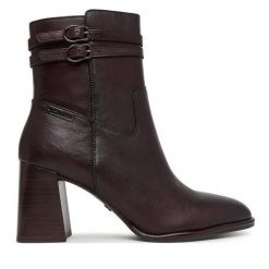 Botki Tamaris. Czerwone botki damskie Tamaris, bez wzorów, bez obcasa, na słupku, bez zapięcia. Za 539.99 zł.