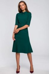 Elegancka sukienka koszulowa z kołnierzykiem paskiem zielona. Zielone sukienki damskie Stylove, do pracy, l, bez wzorów, z materiału, biznesowe, bez kołnierzyka, bez ramiączek, maxi, koszulowe. Za 329.00 zł.