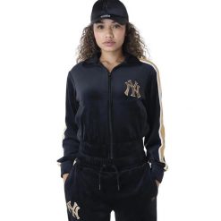 Kurtka welurowa damska New York Yankees Track. Czarne kurtki sportowe damskie New Era, na jesień, l, bez wzorów, z satyny, bez ramiączek, bez kaptura, trekkingowe. Za 314.50 zł.