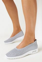 Szare Wsuwane Tenisówki z Ozdobną Perforacją Denita. Szare trampki i tenisówki damskie Born2be, bez wzorów, bez zapięcia. Za 54.99 zł.