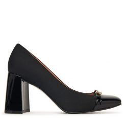 Półbuty LOVE MOSCHINO. Czarne półbuty damskie Love Moschino, bez wzorów, bez obcasa, na obcasie, bez zapięcia. Za 1,169.00 zł.