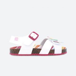 Sandały AGATHA RUIZ DE LA PRADA 242938A Biały. Białe sandały damskie Agatha Ruiz de la Prada, bez wzorów, z syntetyku, bez obcasa, bez zapięcia. Za 186.98 zł.