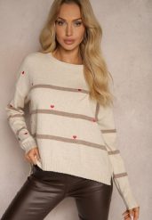Beżowy Sweter w Paski Ozdobiony Haftowanymi Sercami Nerissea. Brązowe swetry nierozpinane damskie Renee, bez wzorów, casualowe, bez kołnierzyka, bez ramiączek. Za 79.99 zł.