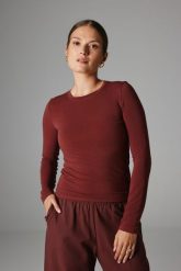 BLUZKA SUZIE MARSALA L - Flawless. Brązowe bluzki damskie Flawless, l, bez wzorów, z materiału, klasyczne, bez kołnierzyka, bez ramiączek. Za 265.00 zł.