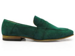 Zielone zamszowe loafersy - wsuwane buty męskie Penny Loafers T116. Zielone buty wizytowe męskie Modini Moda Męska, bez wzorów, z gumy, bez obcasa, bez zapięcia. W wyprzedaży za 297.00 zł.