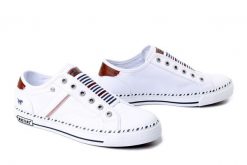 MUSTANG 26M0152002 white, półbuty damskie. Białe półbuty damskie Mustang, bez wzorów, z gumy, bez obcasa, bez zapięcia. Za 244.90 zł.