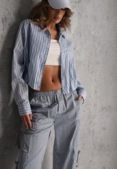 Niebieska Oversizowa Koszula z Bawełny w Pionowe Paseczki z Gumką Kadink. Niebieskie koszule damskie Renee, l, bez wzorów, z bawełny, eleganckie, bez kołnierzyka, bez ramiączek. Za 129.99 zł.