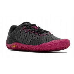 Buty biegowe dla kobiet Merrell Vapro Glove 6. Czerwone obuwie sportowe damskie Merrell, bez wzorów, z materiału, bez zapięcia. Za 636.00 zł.