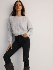 Sweter z kimonowym rękawem - jasnoszary. Szare swetry nierozpinane damskie Reserved, l, bez wzorów, z dzianiny, bez kołnierzyka, bez ramiączek. W wyprzedaży za 69.99 zł.