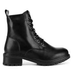 Trzewiki Clara Barson. Czarne botki damskie Clara Barson, bez wzorów, bez obcasa, na płaskiej podeszwie, bez zapięcia. Za 109.99 zł.