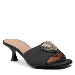 Klapki LOVE MOSCHINO. Czarne klapki damskie Love Moschino, bez wzorów, bez obcasa, bez zapięcia. Za 1,019.00 zł.
