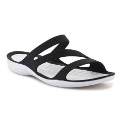 Klapki Crocs Swiftwater Sandal W 203998-066 czarne. Czarne klapki damskie bez wzorów, sportowe, bez obcasa, bez zapięcia. Za 303.63 zł.