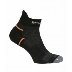 Skarpety do biegania damskie Brubeck Running Light. Czarne skarpetki damskie Brubeck, bez wzorów, z bawełny. Za 34.99 zł.