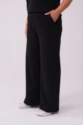 Długie czarne dresowe spodnie Nadia PLUS SIZE XXL. Czarne spodnie dresowe damskie Moda Size Plus Iwanek, bez wzorów, z bawełny, długie. Za 189.90 zł.