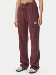 Adidas Spodnie dresowe Essentials IA4436 Bordowy Loose Fit. Czerwone spodnie dresowe damskie Adidas, bez wzorów, z dresówki. Za 298.99 zł.