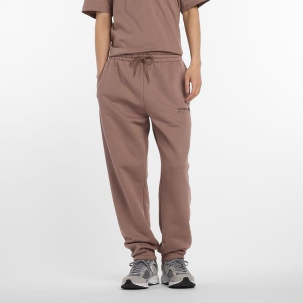 Spodnie męskie New Balance MP53508EAS – brązowe. Brązowe spodnie sportowe męskie New Balance, l, z aplikacjami, z bawełny. Za 299.99 zł.