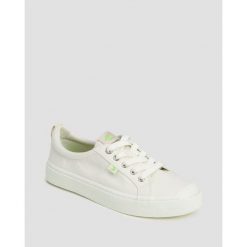 Tenisówki Cariuma OCA Low Off-White Canvas. Białe trampki i tenisówki damskie CARIUMA, bez wzorów, bez zapięcia. W wyprzedaży za 209.10 zł.