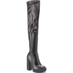 Muszkieterki GUESS - FLDLR3 ELE11 BLACK. Czarne kozaki damskie Guess, z aplikacjami, z materiału, przed kolano, bez obcasa, na obcasie, bez zapięcia. W wyprzedaży za 399.00 zł.