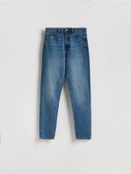 Jeansy mom fit z dłuższą nogawką - granatowy. Niebieskie jeansy damskie Reserved, bez wzorów, z bawełny. Za 129.99 zł.
