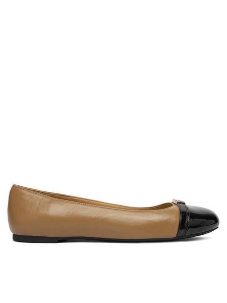 MICHAEL Michael Kors Baleriny Mandy Flat 40F5MAFP1A Beżowy. Brązowe balerinki damskie MICHAEL Michael Kors, bez wzorów, ze skóry, bez obcasa, bez zapięcia. Za 419.99 zł.