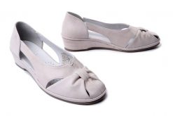 SUAVE 940116-81 natural, sandały damskie. Brązowe sandały damskie Suave, bez wzorów, bez obcasa, na koturnie, bez zapięcia. Za 303.92 zł.