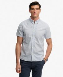 Superdry Classic Seersucker koszula krótki rękaw – 100% bawełna organiczna. Białe koszule damskie Superdry, na lato, s, bez wzorów, z bawełny, bez kołnierzyka, bez ramiączek. Za 301.95 zł.