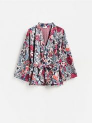 Wzorzysta marynarka - wielobarwny. Marynarki i żakiety damskie Reserved, bez wzorów, z tkaniny, bez kołnierzyka, bez ramiączek. Za 139.99 zł.