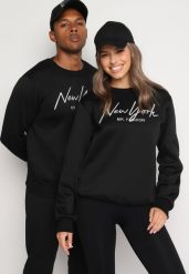 Czarna Bluza z Dodatkiem Bawełny z Haftowanym Napisem Wykończona Polarem Feladela. Czarne bluzy męskie Born2be, m, bez wzorów, z bawełny, bez ramiączek, bez kaptura. Za 29.99 zł.