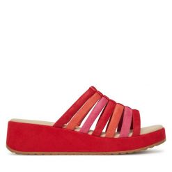 Klapki Caprice. Czerwone klapki damskie Caprice, bez wzorów, bez obcasa, bez zapięcia. Za 259.99 zł.